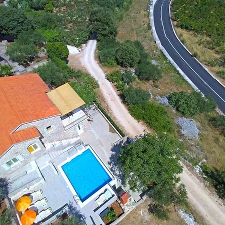 House Tonko * Postira
