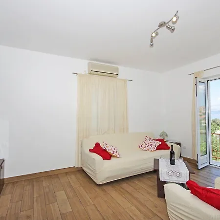 House Tonko 포스티라