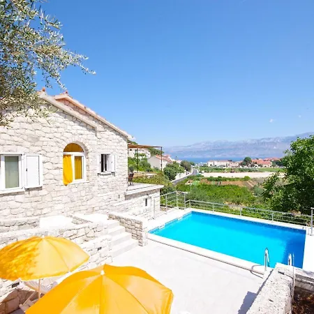 House Tonko * Postira