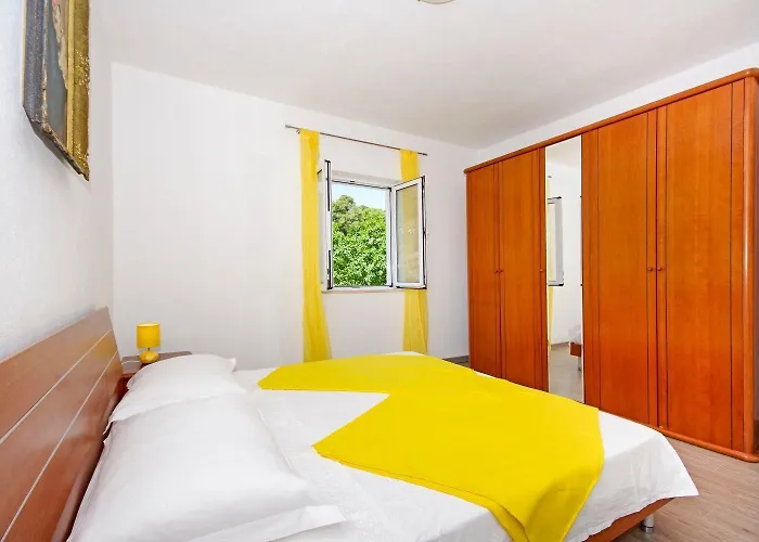 House Tonko פוסטיר