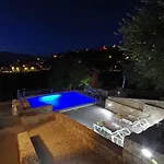 בית נופש House Tonko פוסטיר