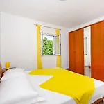 House Tonko פוסטיר