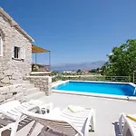 בית נופש House Tonko פוסטיר