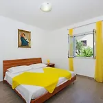 House Tonko פוסטיר