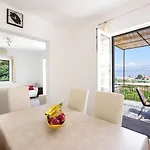 House Tonko פוסטיר
