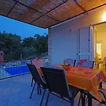 בית נופש House Tonko פוסטיר