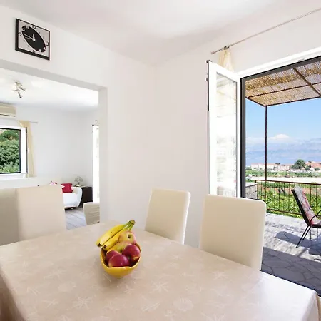 House Tonko Postira